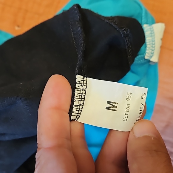 3 crop tops - Picture 4 of 11